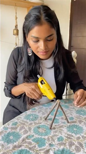 Mini food menu stand | DIY #diningtabledecor #menustand #menucard #twigs #sticks #crafts #hosting