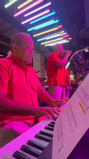 1.7K views · 14 reactions | Salsa en Vivo desde San Juan, Puerto Rico | Metro Casino Salsa Night #TheLeyitoSalsaShow #SalsaEnVivo | The Leyito Salsa Show | Facebook