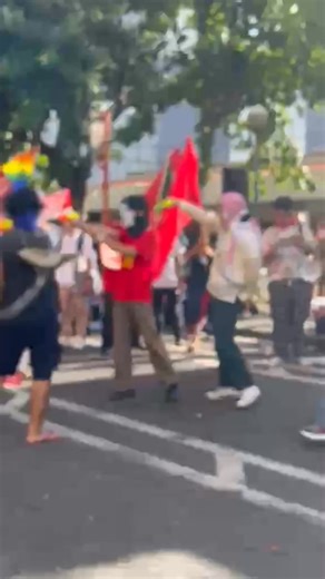 LOOK : Davao City witness the People's Protest Against Corruption rally today, which marched from Roxas Street to Freedom Park. A rally will be staged at 2:30 pm organized by the Stop Corruption Alliance./Kath M.Cortez(davaotoday.com) | Davao Today