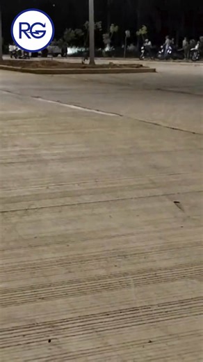 ¡Ruleta rusa en el Anillo Vial! Lo que debería ser una vía para el progreso se ha convertido en una pista de carreras clandestinas y un escenario de terror nocturno. Los habitantes del Anillo Vial de Occidente, especialmente en el sector de Las Palmas, en las inmediaciones de la Ciudadela 450 Años, denuncian que viven bajo el asedio del rugido de los motores y el peligro inminente de la muerte sobre dos ruedas. Grupos de jóvenes, desafiando la autoridad y la física, han tomado esta arteria vial 