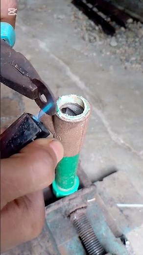 Amazing diy plumbing tip and trick how to easily unscrew a broken thread on water pipe ‎⁨
