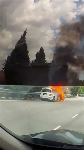 Mercedes-Benz C-Class W204 estate wagon on fire