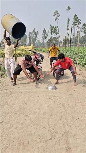 Motorcycle driver flees after seeing a pothole on the road.32