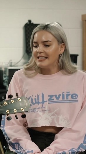 Ed Sheeran and Anne-Marie Perform Acoustic Version of '2002'