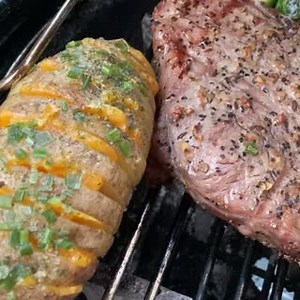 Turkey is great, but it’s hard to compete with steak 🥩 IG 📷: @geeceezgrill | McCormick Grill Mates