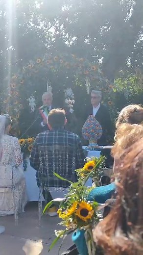 No, non siete su scherzi a parte. Non state nemmeno sognando. Se non ci credete datevi un pizzicotto. È la pura verità. Giovanni Trombatore, Tromba per gli intimi, si è sposato. Proprio così. Fulminato sulla via di Damasco? No, quello era un altro personaggio, seppure la conversione, episodio biblico, li accomuna. Tentato tre volte da Satana? No. A fulminarlo (o folgorarlo?) e a tentarlo è stata la dolcissima Samantha (sì, con l'acca finale), che lo ha fatto abdicare a quello che lui, infra cinq