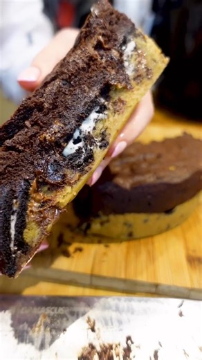 A reminder that you can make the most indulgent desserts in an air fryer! Shooketh. #airfryer #airfryerrecipes #brownies #cakes #baking #bakes #easyrecipes #brownielovers #brownie #oreos #cookies | Poppy Cooks