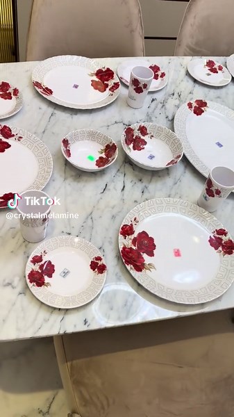 Exploring the Beauty of Red Roses