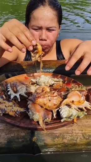 Eating Giant Crab & Seafood by the Water 🦀🍤 #Shorts