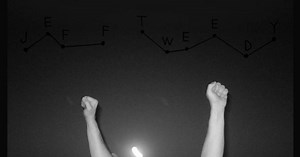 Jeff Tweedy: Warm review – Clear-sighted tenderness and deadpan wit