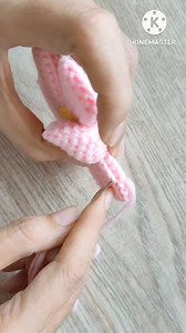 🌸Crochet Flower Keychain 👇 Full video tutorial on YouTube Chapa crochet & craft step by step #fbreels #reels #crochet #crochetkeychain #gonkuicrochet | Gonkui Crochet & Chapa crochet craft