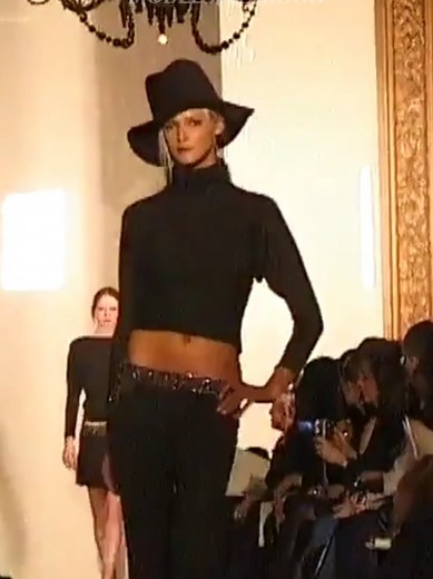 Carmen Kass: Iconic Moments on the Catwalk