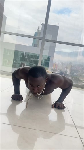 Jamaican Bodybuilder in Medellín, Colombia 🇯🇲🇨🇴