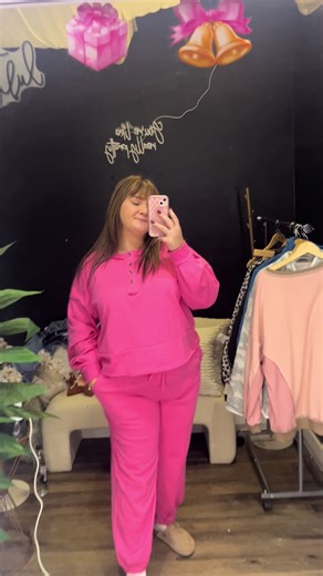 on Wednesdays, (and Fridays) we wear pink… it’s so fetch #midsizestyle #midsizeoutfits