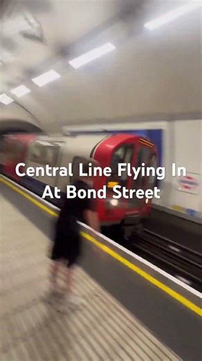 Central Line Train At Speed - Bond Street Coming In Hot