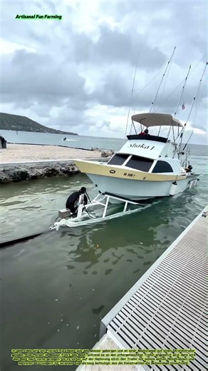 Das Bergen des Bootes: Verladen eines Kajütbootes auf einen Straßentrailer