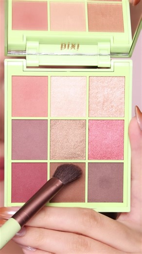 ✨ Glow with an Eye-Twinkling Sparkle! ✨ Effortlessly enhance your radiance with these favourites: 💚 Eye Effects Palette in Rosette Ray – Infused with Ceramides, Green Tea, and Vitamin E, this palette offers 9 silky shades that blend seamlessly. From soft and subtle to bold and festive, it’s perfect for every look. 💚 Liquid Fairy Lights in PassionLight – Enriched with Rosehip and Chamomile, this liquid glitter adds soothing sparkle and festive Glow to your eyes, cheekbones, cupid’s bow, or anyw