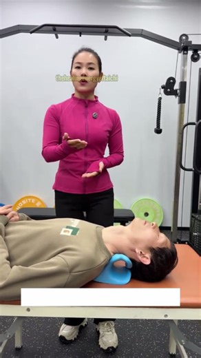 Neck pain, shoulder stiffness, or that little hump behind your neck? 😣 It all starts with a compressed cervical spine! Just 5–10 minutes a day with this neck traction pillow, and you’ll feel your neck, shoulders, and spine relax instantly. ✅ Relieves neck & shoulder tension ✅ Restores your natural C-curve ✅ Reduces dizziness, numbness & fatigue This simple tool has helped hundreds of seniors regain their posture and comfort! 🎁 Comment “Fit” to claim your special offer now! #NeckPainRelief #Cer
