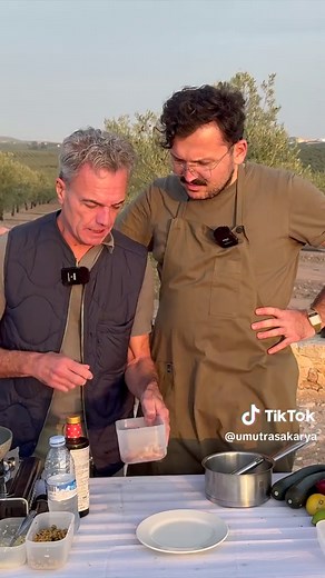 Lækre blæksprutter med squashsalat og olivenolie