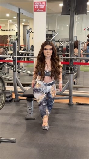 Cielo Anais 💋 on Instagram: "💪🏻 Heels in the GYM 👠 #CieloAnais @nutricielo #mexican 🇲🇽"
