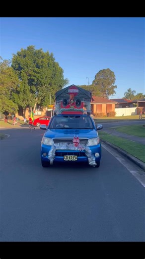 SANTA RUN 2025 MISSION ACCOMPLISHED! ✨🎅 And just like that… the sleigh (okay, the Ute 🛻) has rolled to a stop! Santa and his amazing elves ran for 4 HOURS, covering a massive 18km through the streets, spreading lollies, smiles, and Christmas cheer 🎄🍭 A huge thank you to everyone who kept the crew going with extra water, Zooper Doopers, and sneaky treats along the way — the elves were very well fuelled and extremely merry 😄 So many waves, smiles, and happy faces — this is exactly what makes 