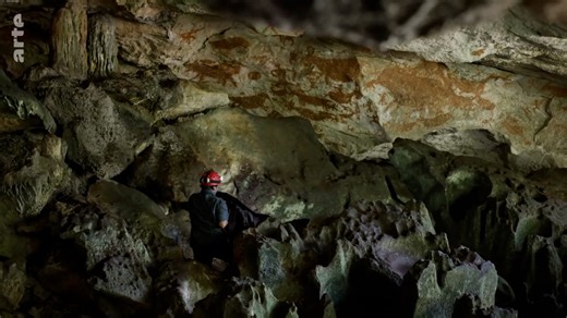 Raw video: Oldest cave art discovered in Indonesia 1/2