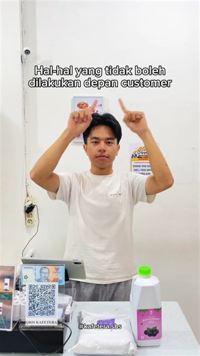 Kafetera Sbs on Instagram: "Kasirnya lagi mode "Rawat Jalan", tapi produknya tetep "Best Seller"! 🔥 ​Abaikan kelakuan si Abang yang makin ke sana makin ke sini. Yang penting Powder Creamer🥛 dan Fruitmix Blackcurrant🫐 dari Health Today ini tetep yang paling sat-set buat menu kafe atau di rumah. Wangi dan rasanya nyata, nggak kayak teks gaib di video ini yang cuma bisa dilihat sama si Abang doang. 👋😭 ​Yuk, dapatkan produknya sekarang di Kafetera Sambas! ​📍 Kafetera Sambas IG: @kafetera.sbs W