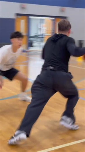 1.4K views · 1.9K reactions |  This dribble has so many uses (and...