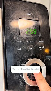 🧽 Astuce nettoyage : comment nettoyer votre micro ondes de façon naturelle ? On vous explique comment avec cette méthode toute simple : la vapeur d'eau et le vinaigre vont aider à désincruster totalement le micro ondes et ainsi faciliter le nettoyage ! #micro-ondes #nettoyage #astuce #lifehack | Deco.fr