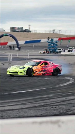 ‪@ColleteDavis‬ sliding SIDEWAYS at the LZ World Tour