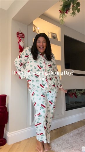 Elly | Plus Size Fashion | Lifestyle | Travel 🫶🏾 on Instagram: "Ad What you wearing Boxing Day? PJS PJS PJS!! Eating snacks, tele on & PJS all day🎄🥂 @peacocks_fashion have ALL the styles! From checkered, to Christmas, to lounge & matching!! Which PJ set are you picking? #ad #peacocks #boxingday #pjs #plussize"