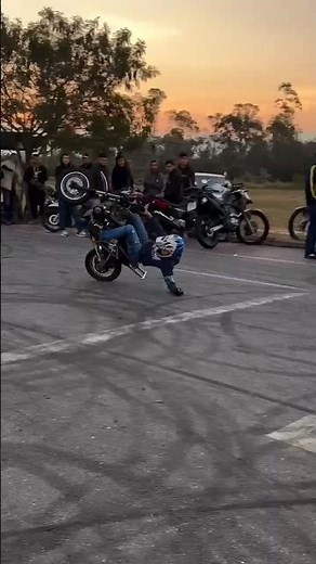 🔥 13-Year-Old Prodigy Rips the Streets on MiniBike – Hand Down Stunt! 🇮🇳