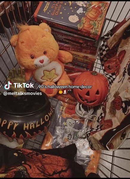 90’s halloween aesthetic 🖤 #halloween #home #homedecor #aesthetic #fyp