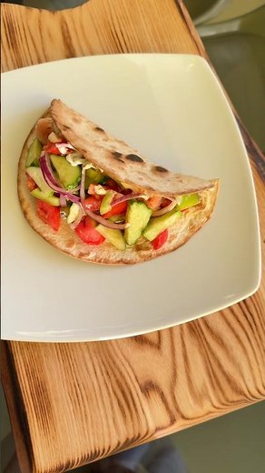 Quick Pita Pocket with Sausage & Fresh Veggies 🥙✨