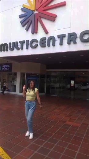 ​No somos nosotros, es el efecto de caminar por Multicentro Shopping Center ✨ ​Aquí cada pasillo es una pasarela y cada tienda un