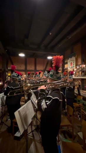 Stefan Horndasch on Instagram: "Im Erzgebirge darf eines natürlich nicht fehlen 🎶⛏️ Das Steigerlied – die heimliche Hymne des Erzgebirges! Tief verwurzelt in der jahrhundertelangen Bergbautradition erklingt es bei Bergparaden, Mettenschichten, kirchlichen Feiern und vielen Traditionsveranstaltungen – Gänsehaut inklusive 😉 Besuch im Partnerlandkreis im Erzgebirge 🤝 Tradition, Geschichte und echte Heimatverbundenheit – musikalisch auf den Punkt gebracht! 🎄✨ #Erzgebirge #Steigerlied #Tradition 