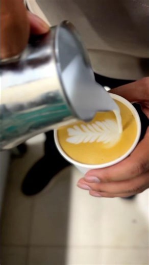 Making Easy Leaf Pour Latte Art
