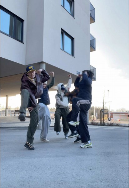 Jump Dance Crew: Unleash Your Moves