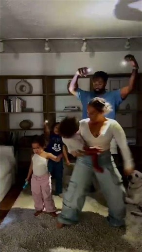 We all the way turnt up! (Mac is so over this family, and low key so is Penelope) 🤣 #FamilyFun