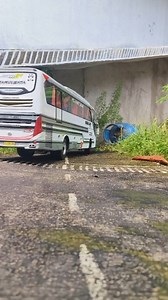2.7M views · 58K reactions | Danger ni sopir, rc truck muatan gas dikejar-kejar bus #fyp#reels#short#shorts#rc#rcb#bus#busmania#truck#trukoleng#miniatur#viral#telolet | Azzam RC | Facebook