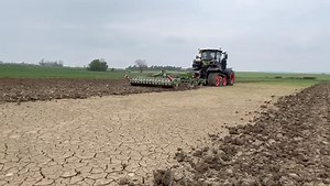 CLAAS AXION in AXION | CLAAS Eastern