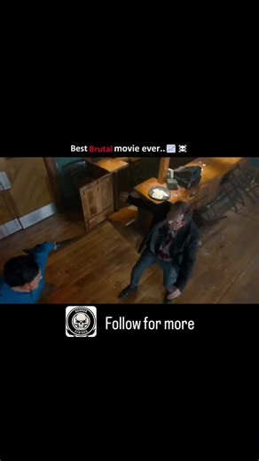 horror on Instagram: "Movie Name - Ash vs Evil Dead☠️ 日本利用压电瓷砖将脚步转化为电能。这些瓷砖捕捉来自你脚步的动能。当你行走时，你的重量和动作会对瓷砖产生压力。瓷砖会轻微弯曲，从而产生机械应力。瓷砖内部的压电材料将这种应力转化力电能。每一步都会产生少量电荷，而数百万步结合在一起就能产生足够的电力来驱动LED 灯、数字显示屏和传感器。在像涩谷车站这样繁忙的地方，每天大约有240万个脚步为这一系统作出贡献。 这些电能可以被储存或立即使用，从而减少对传统电力来源的依赖，并支持可持续的城市基础设施。 这种方法将日常运动转化为实用的可再生能源 #日本 #知识#事实 #你知道吗 #推荐 科技 创新历史 技术 实验 热门"