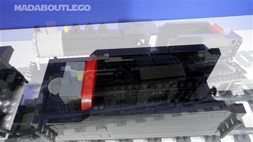 乐高列车组装和运行定格动画