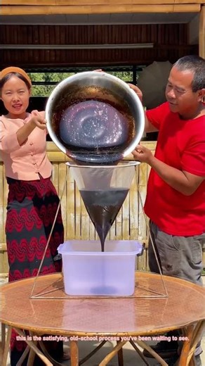 Raw Black Honey Filtering: Pure, Natural Goodness!Raw Black Honey Filtering: Pure, Natural Goodness!