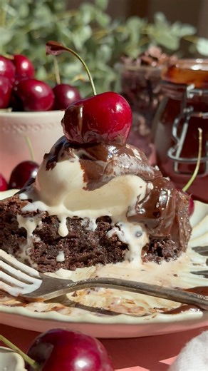 Homemade Hot Fudge Brownie Sundaes are definitely on the menu before summer ends! 🥳 #brownies #icecream #icecreamsundae #homemadedesserts | Blue Bowl