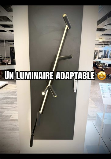 💡 Et si ton plafonnier s’adaptait à ta pièce… et pas l’inverse ? Ce luminaire nouvelle génération chez LEM2000 s’agrandit ou se rétrécit selon l’espace que tu veux éclairer. Spots orientables barre LED pour une lumière moderne et modulable ✨ Petit salon ou grande pièce ? Il s’ajuste en quelques secondes. Franchement… c’est le genre de détail qui change tout dans une déco 👀 #luminaire #decointerieur #maison #led #interiordesign