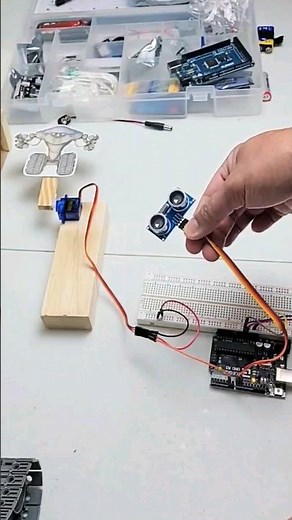 Controlling a Servo With Ultrasonic Sensor Signal #arduino #tech #stem #elegoo #programming