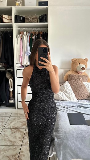 Léanne on Instagram: "J’ai trouvé la robe pépite pour les fêtes de fin d’année les filles ✨🎊 Elle est disponible chez Pull & Bear !! 🤩 Référence : 7395/386 🤍"