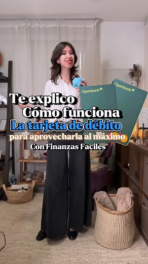 ¿Cómo funciona una tarjeta de débito? 👀💳 Aunque parece básico, muchas personas todavía confunden la tarjeta de débito con la tarjeta de crédito… y no, no son lo mismo. 🚫 La tarjeta de débito usa tu propio dinero: el dinero que ya tienes en tu cuenta bancaria. Pero algo que no todos saben es que no todas las cuentas de débito funcionan igual. 🏦 Algunas solo sirven para recibir, guardar y gastar tu dinero, pero otras pueden darte beneficios adicionales, como generar rendimientos mientras separ