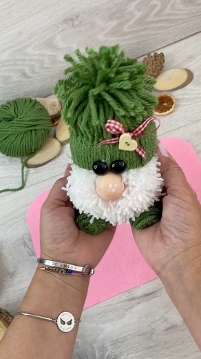 1.5M views · 12K reactions | Con i pompon puoi realizzare gnomi favolosi #fblifestyle | Creativemamy Only Christmas | Facebook